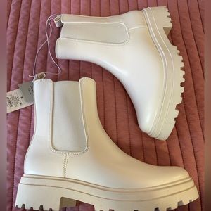 A New Day Off-White Women’s Belle Chelsea Boots